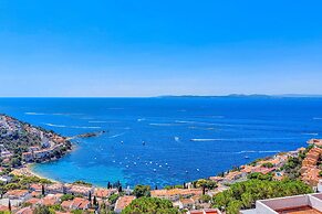 Apartment With Furnished Terrace