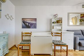 Apartment With Furnished Terrace