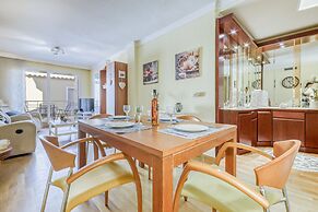 Beautiful Apartment With View