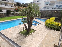 Beautiful Apartment in Roses With Terrace