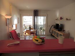 Beautiful Apartment in Roses With Terrace
