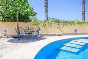 Pretty Villa With View