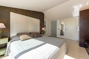 Pretty Apartment With Balcony