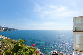 Pretty Apartment With Balcony