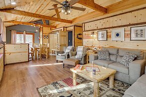 Family-friendly Cabin w/ Hot Tub in Gatlinburg!