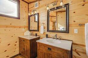 Family-friendly Cabin w/ Hot Tub in Gatlinburg!