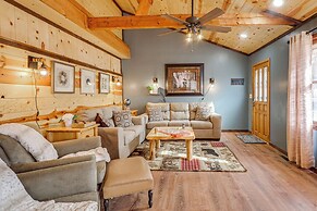 Family-friendly Cabin w/ Hot Tub in Gatlinburg!