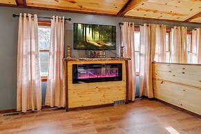Family-friendly Cabin w/ Hot Tub in Gatlinburg!