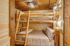 Family-friendly Cabin w/ Hot Tub in Gatlinburg!