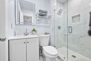 Near Parks & Casinos: Modern Home in Hollywood!