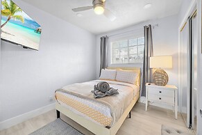 Near Parks & Casinos: Modern Home in Hollywood!