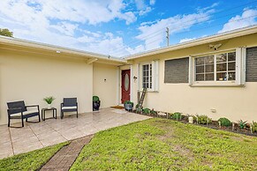 Near Parks & Casinos: Modern Home in Hollywood!