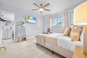 Near Parks & Casinos: Modern Home in Hollywood!