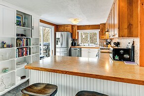 11 Mi to Sugarbush: Eclectic Ski House w/ Hot Tub!