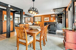 11 Mi to Sugarbush: Eclectic Ski House w/ Hot Tub!