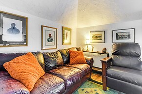 11 Mi to Sugarbush: Eclectic Ski House w/ Hot Tub!