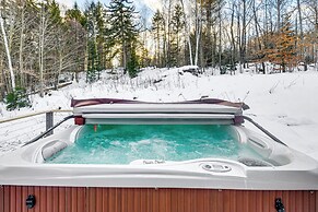 11 Mi to Sugarbush: Eclectic Ski House w/ Hot Tub!