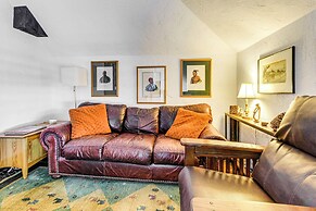 11 Mi to Sugarbush: Eclectic Ski House w/ Hot Tub!