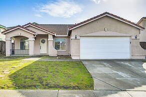 17 Mi to Napa: Spacious Vallejo Family Home!