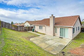 17 Mi to Napa: Spacious Vallejo Family Home!