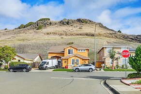 17 Mi to Napa: Spacious Vallejo Family Home!