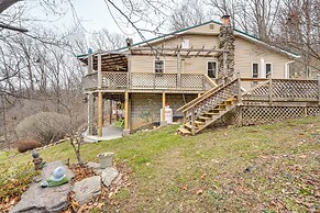 Knoxville Home: On-site Hiking & Outdoor Kitchen!