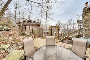 Knoxville Home: On-site Hiking & Outdoor Kitchen!