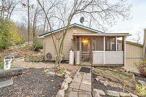 Knoxville Home: On-site Hiking & Outdoor Kitchen!
