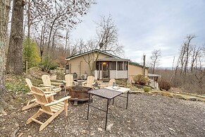 Knoxville Home: On-site Hiking & Outdoor Kitchen!