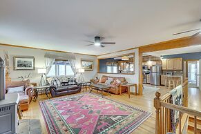 Knoxville Home: On-site Hiking & Outdoor Kitchen!