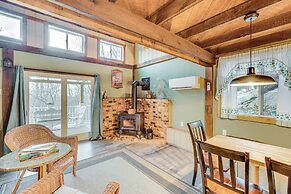 Knoxville Home: On-site Hiking & Outdoor Kitchen!