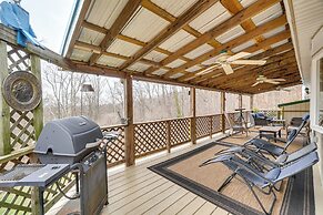 Knoxville Home: On-site Hiking & Outdoor Kitchen!