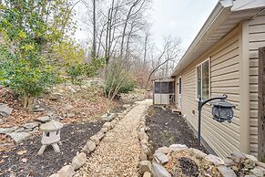 Knoxville Home: On-site Hiking & Outdoor Kitchen!