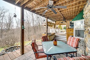 Knoxville Home: On-site Hiking & Outdoor Kitchen!