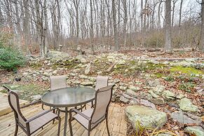 Knoxville Home: On-site Hiking & Outdoor Kitchen!