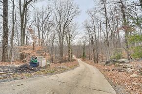 Knoxville Home: On-site Hiking & Outdoor Kitchen!