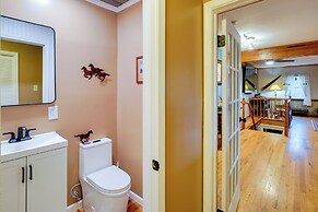 Knoxville Home: On-site Hiking & Outdoor Kitchen!