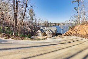 Private Lakeview Haven in Rockford