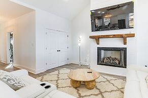 Private Lakeview Haven in Rockford