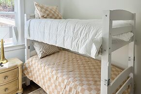 Private Lakeview Haven in Rockford