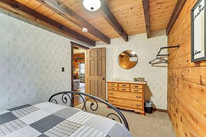 Family-friendly Tyrone Cabin w/ Deck Near Hiking