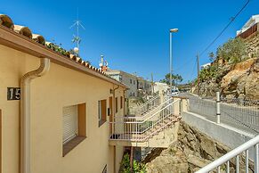 Apartment in Roses Near Sand Beach