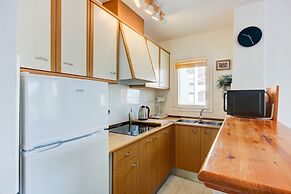 Apartment With Mountain Views