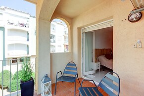 Apartment With Mountain Views