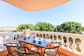 Apartment With Mountain Views