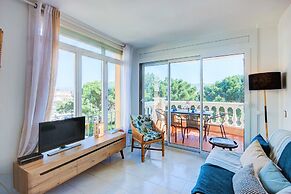 Apartment With Mountain Views