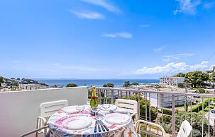 Apartment With Scenic View