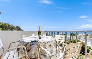 Apartment With Scenic View