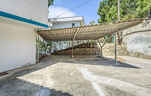 Apartment With Scenic View