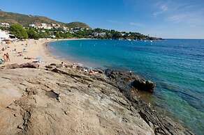 Charming Apartment With Patio